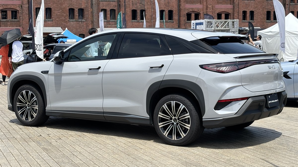 BYD Sealion 7 SUV-cupê elétrico visto de trás - seguro pela Rio Rubio Corretora