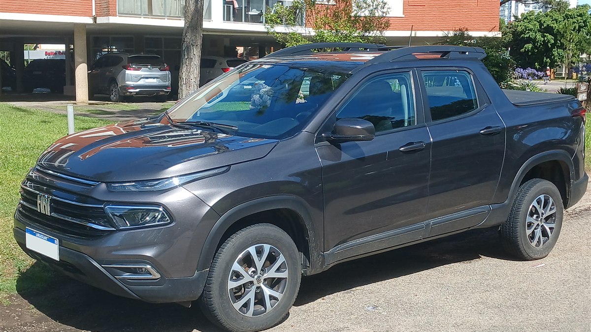 Fiat Toro cinza vista de frente - seguro da Fiat Toro pela Rio Rubio Corretora