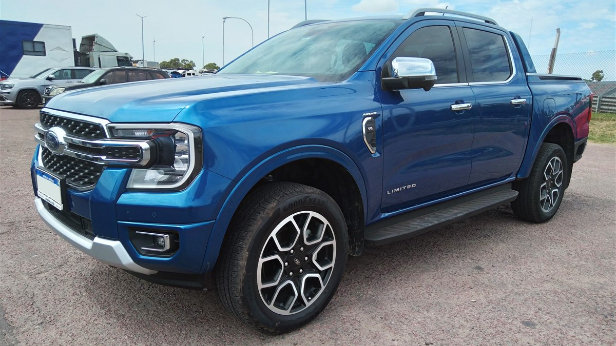 Ford Ranger Limited azul vista de frente - seguro da Ford Ranger pela Rio Rubio Corretora