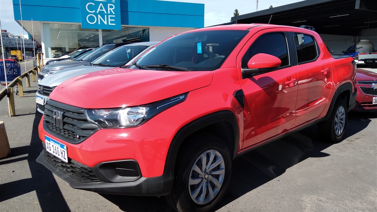 Fiat Strada vermelha vista de frente - seguro da Fiat Strada pela Rio Rubio Corretora